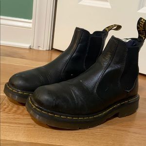 slip resistant chelsea boots